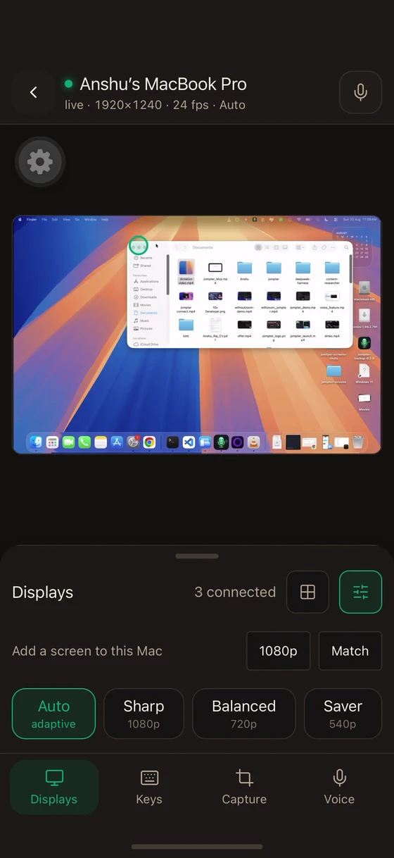 The Displays tab showing three connected screens and the quality presets